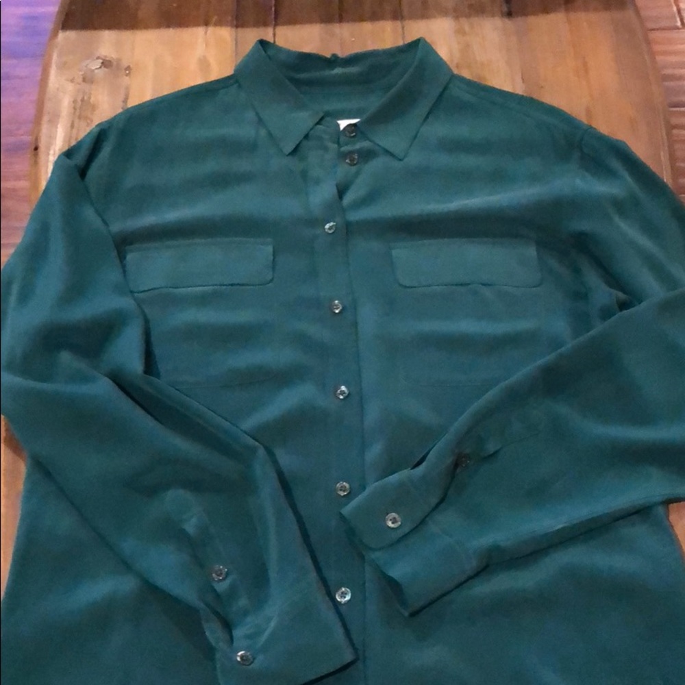 Equipment silk button down